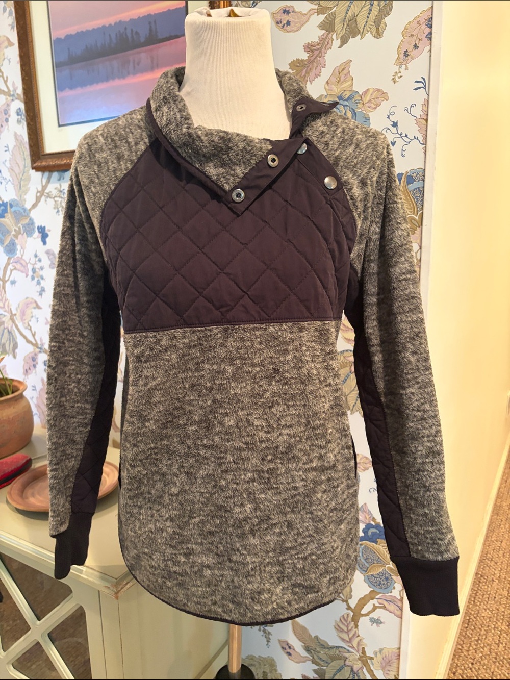 Abercrombie and Fitch Quilted Women's Pullover Sweater
